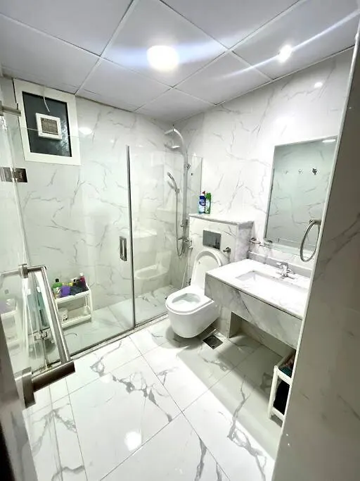 Cosy 2 Bedrooms With Pool On The Roof And Gym 15 Min From Dxb Airport Sharjah